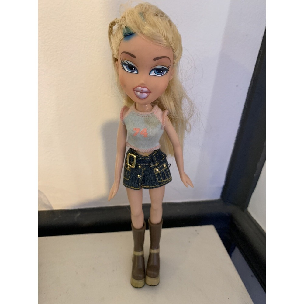 Vintage Bratz Cloe Doll Denim Skirt  2001 MGA